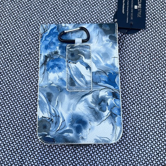 NWT K.Carroll Blue and White Floral RFID Wallet 🌺 - Picture 2 of 4